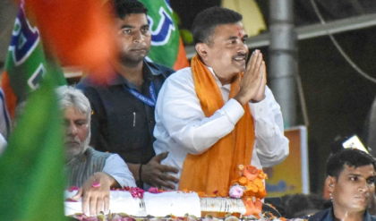 লাল সিগন্যালে মাঝরাস্তায় ব্রেক কষলেন মুখ্যমন্ত্রী! কেন নজিরবিহীন নির্দেশ শুভেন্দুর? লাল সিগন্যালে মাঝরাস্তায় ব্রেক কষলেন মুখ্যমন্ত্রী! কেন নজিরবিহীন নির্দেশ শুভেন্দুর?