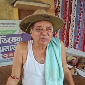 গভীর রাতে প্রাক্তন তৃণমূল কাউন্সিলরের বাড়িতে তাণ্ডব! বিজেপি প্রার্থীর কাছে কেঁদে ভাসালেন প্রবীণ নেতা