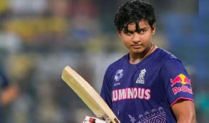 পড়াশোনার বয়সে কোটি টাকার লিগ! বৈভবের আইপিএল খেলা নিয়ে তোলপাড় নেটদুনিয়া, আইনি বিপাকে দল?