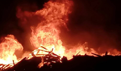 গেরুয়া আবিরে ঢাকা পড়ল গ্রাম পঞ্চায়েত অফিস! ভয়ে ঘরবন্দি তৃণমূল কর্মীরা, শিল্পাঞ্চলে কি জারি হল ‘গেরুয়া শাসন’?