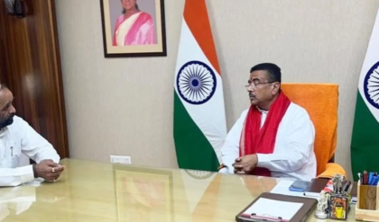 ওবিসি কোটায় মুসলিমদের দাপট! শুভেন্দুর কাছে ‘সংরক্ষণ কেলেঙ্কারি’র গোপন নথি জমা দিলেন হংসরাজ আহির ওবিসি কোটায় মুসলিমদের দাপট! শুভেন্দুর কাছে ‘সংরক্ষণ কেলেঙ্কারি’র গোপন নথি জমা দিলেন হংসরাজ আহির