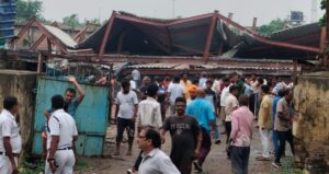 ধ্বংসস্তূপের নিচে আর্তনাদ! গোডাউনের ছাদ ভেঙে গুরুতর আহত বহু, যুদ্ধকালীন তৎপরতায় উদ্ধারকাজ