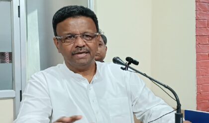 একদিনে জোড়া ধাক্কা! কলকাতা ও বিধাননগর—দুই পুরসভাতেই মেয়রদের পদত্যাগ, কীসের ইঙ্গিত?