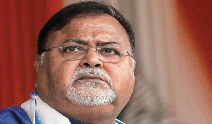 ‘সংসদীয় ইতিহাসে এমনটা আগে ঘটেনি’, SIT তদন্ত নিয়ে মমতা-শুভেন্দুকে তোপ পার্থর ‘সংসদীয় ইতিহাসে এমনটা আগে ঘটেনি’, SIT তদন্ত নিয়ে মমতা-শুভেন্দুকে তোপ পার্থর