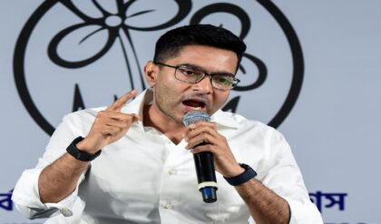 পরিকল্পনায় বদল! রবিবারের বদলে শনিবারই দিল্লি পাড়ি দিলেন অভিষেক বন্দ্যোপাধ্যায় পরিকল্পনায় বদল! রবিবারের বদলে শনিবারই দিল্লি পাড়ি দিলেন অভিষেক বন্দ্যোপাধ্যায়