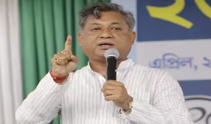 তৃণমূলে কি ভাঙন নিশ্চিত? ‘অনেক বিধায়কই যোগাযোগ করছেন’, চাঞ্চল্যকর দাবি সন্দীপন সাহার তৃণমূলে কি ভাঙন নিশ্চিত? ‘অনেক বিধায়কই যোগাযোগ করছেন’, চাঞ্চল্যকর দাবি সন্দীপন সাহার