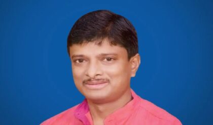 তোলাবাজি ও প্রাণনাশের হুমকি: ডিম-বৃষ্টির মধ্যে দিয়ে পুলিশি হেফাজতে তৃণমূল কাউন্সিলর তোলাবাজি ও প্রাণনাশের হুমকি: ডিম-বৃষ্টির মধ্যে দিয়ে পুলিশি হেফাজতে তৃণমূল কাউন্সিলর