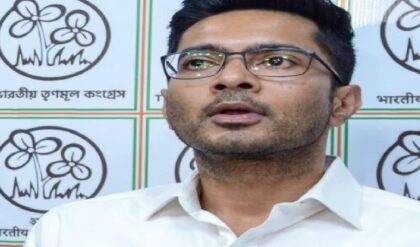 সই-জালিয়াতি মামলা: অভিষেকের কালীঘাটের বাড়িতে সিআইডি, আইনি নোটিশ নিয়ে টানাপোড়েন