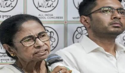 সভার অনুমতিতে অনীহা পুলিশের! মাত্র ২ ঘণ্টার ছাড়পত্র, কোন পথে এগোবেন মমতা? সভার অনুমতিতে অনীহা পুলিশের! মাত্র ২ ঘণ্টার ছাড়পত্র, কোন পথে এগোবেন মমতা?
