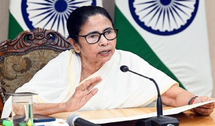 ‘তৃণমূলকে ভাঙা অত সহজ নয়’, দলত্যাগীদের ‘গদ্দার’ বলে তীব্র আক্রমণ মমতা বন্দ্যোপাধ্যায়ের ‘তৃণমূলকে ভাঙা অত সহজ নয়’, দলত্যাগীদের ‘গদ্দার’ বলে তীব্র আক্রমণ মমতা বন্দ্যোপাধ্যায়ের