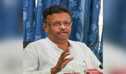 নবান্নের কড়া বার্তা: বিধায়কদের ফোন ধরতেই হবে পুলিশকে! প্রশাসনিক বৈঠকে বড় ঘোষণা মুখ্যমন্ত্রীর