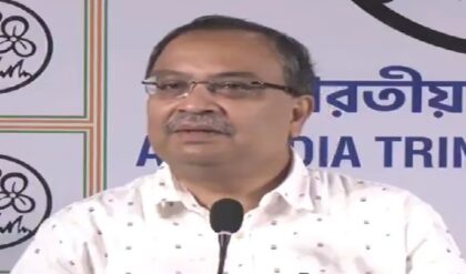 বিরোধী বিধায়ক হতে এত ভয় কেন? সই-জাল বিতর্কে বেসুরো নেতাদের ধুয়ে দিলেন কুণাল