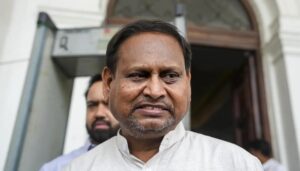 আর্থিক সঙ্কটে ধুঁকছে সাদা-কালো ব্রিগেড, রদবদল চূড়ান্ত! বড় দায়িত্ব পেতে চলেছেন হুমায়ুন কবীর
