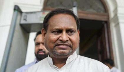 আর্থিক সঙ্কটে ধুঁকছে সাদা-কালো ব্রিগেড, রদবদল চূড়ান্ত! বড় দায়িত্ব পেতে চলেছেন হুমায়ুন কবীর