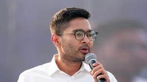 TMC-র অন্দরে ‘বিদ্রোহ’ সামলাতে আসরে অভিষেক, ৮ জুনের বৈঠক ঘিরে বড় ইঙ্গিত