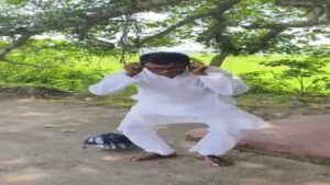 “রাস্তায় কান ধরে ওঠবোস তৃণমূল প্রধানের!”-ঘটনায় শোরগোল বাংলায়