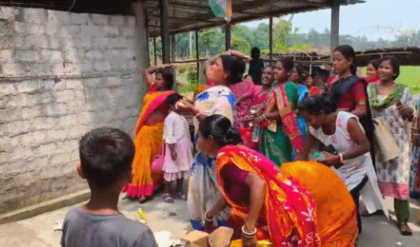 তৃণমূল প্রধানের বাড়িতে ‘ডিম বৃষ্টি’! মেখলিগঞ্জে গ্রামবাসীদের বিক্ষোভে উত্তাল এলাকা