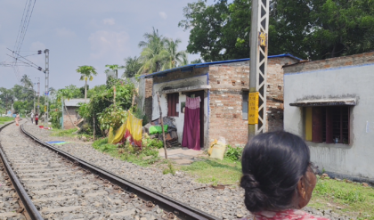 ‘আমাদের পুনর্বাসন দিক সরকার’! সরকারি পাট্টার জমিতে রেলের নোটিশ ঘিরে মগরায় তীব্র আতঙ্ক