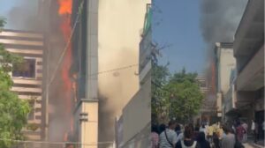 দাউ দাউ করে জ্বলছে দিল্লির রেস্তোরাঁ, অগ্নিকাণ্ডে মৃত অন্তত ২০, উদ্ধারে ব্যস্ত দমকল