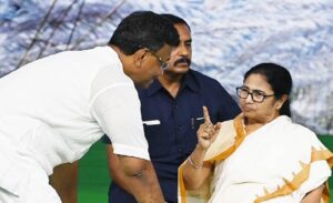 শুভেন্দুর বৈঠকে হাজিরাই কাল! ফিরহাদ হাকিমকে কি সত্যিই সরাচ্ছেন মমতা?