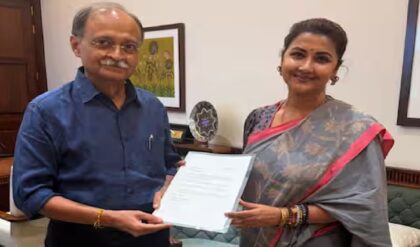 ‘দিদির প্রতি শ্রদ্ধা অটুট, তবুও বিদ্রোহ!’ তৃণমূল ছেড়ে NCPI-তে যোগ দিয়ে বিস্ফোরক রচনা ‘দিদির প্রতি শ্রদ্ধা অটুট, তবুও বিদ্রোহ!’ তৃণমূল ছেড়ে NCPI-তে যোগ দিয়ে বিস্ফোরক রচনা
