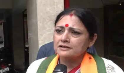 ১ লক্ষ টাকা দিলেও করবেন না! ঝাঁটা হাতে রাস্তায় নেমে সরাসরি বার্তা দিলেন মন্ত্রী অগ্নিমিত্রা ১ লক্ষ টাকা দিলেও করবেন না! ঝাঁটা হাতে রাস্তায় নেমে সরাসরি বার্তা দিলেন মন্ত্রী অগ্নিমিত্রা