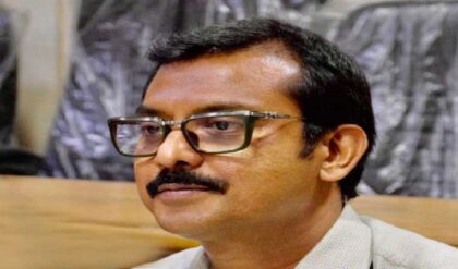 মহিলাকে একা ডেকে ৮০ লক্ষ টাকার দাবি! স্বরূপ বিশ্বাসের বিরুদ্ধে ফাঁস আরও এক ‘কীর্তি’ মহিলাকে একা ডেকে ৮০ লক্ষ টাকার দাবি! স্বরূপ বিশ্বাসের বিরুদ্ধে ফাঁস আরও এক ‘কীর্তি’