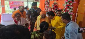 ‘ভগবান অহংকার সহ্য করেন না’! মমতাকে বেনজির আক্রমণ কার্তিক মহারাজের, নিজেকে বললেন ‘কিং মেকার’