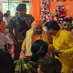 ‘ভগবান অহংকার সহ্য করেন না’! মমতাকে বেনজির আক্রমণ কার্তিক মহারাজের, নিজেকে বললেন ‘কিং মেকার’ ‘ভগবান অহংকার সহ্য করেন না’! মমতাকে বেনজির আক্রমণ কার্তিক মহারাজের, নিজেকে বললেন ‘কিং মেকার’