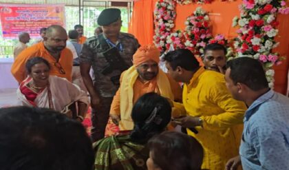 ‘ভগবান অহংকার সহ্য করেন না’! মমতাকে বেনজির আক্রমণ কার্তিক মহারাজের, নিজেকে বললেন ‘কিং মেকার’ ‘ভগবান অহংকার সহ্য করেন না’! মমতাকে বেনজির আক্রমণ কার্তিক মহারাজের, নিজেকে বললেন ‘কিং মেকার’