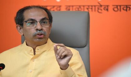 ‘যেতে চাইলে যাও, কিন্তু…’: দল ভাঙার জল্পনার মাঝেই সাংসদদের কড়া বার্তা দিলেন উদ্ধব ঠাকরে ‘যেতে চাইলে যাও, কিন্তু…’: দল ভাঙার জল্পনার মাঝেই সাংসদদের কড়া বার্তা দিলেন উদ্ধব ঠাকরে
