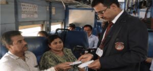 রেলযাত্রায় কড়াকড়ি! বিনা টিকিটে ধরা পড়লে দ্বিগুণ জরিমানা, ছাড় নেই হকারদেরও