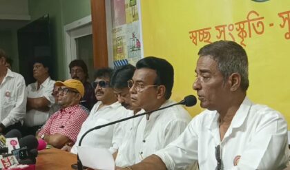 বাংলা সংস্কৃতিতে নতুন হাওয়া! রুদ্রনীলের দ্বারস্থ শিলাজিৎ-অনিন্দ্য-সিধু, মুখ্যমন্ত্রীর কাছে কী চাইলেন শিল্পীরা? বাংলা সংস্কৃতিতে নতুন হাওয়া! রুদ্রনীলের দ্বারস্থ শিলাজিৎ-অনিন্দ্য-সিধু, মুখ্যমন্ত্রীর কাছে কী চাইলেন শিল্পীরা?