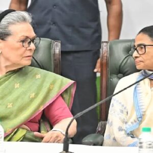 তৃণমূল কি কংগ্রেসেই ফিরছে? মমতা-অভিষেকের দিল্লি সফর ঘিরে জল্পনার বিস্ফোরণ! তৃণমূল কি কংগ্রেসেই ফিরছে? মমতা-অভিষেকের দিল্লি সফর ঘিরে জল্পনার বিস্ফোরণ!