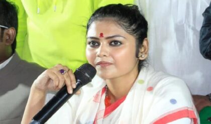 ‘হঠাৎ মাথা হয়ে গেলেন, যার অংশই ছিলেন না!’ সায়নী ঘোষকে তীব্র কটাক্ষ সৌম্য বক্সীর ‘হঠাৎ মাথা হয়ে গেলেন, যার অংশই ছিলেন না!’ সায়নী ঘোষকে তীব্র কটাক্ষ সৌম্য বক্সীর