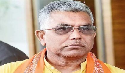 ‘তৃণমূল আসলে ডি-কোম্পানির মতো গ্যাং’! বিস্ফোরক দিলীপ ঘোষের মন্তব্যে তোলপাড় ‘তৃণমূল আসলে ডি-কোম্পানির মতো গ্যাং’! বিস্ফোরক দিলীপ ঘোষের মন্তব্যে তোলপাড়
