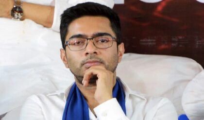 ভবানীভবনে অভিষেক: সই জালিয়াতি মামলায় সিআইডি-র জেরার মুখে তৃণমূল নেতা! ভবানীভবনে অভিষেক: সই জালিয়াতি মামলায় সিআইডি-র জেরার মুখে তৃণমূল নেতা!
