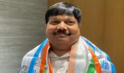 ২০ হাজার শ্রমিকের রুজি-রুটি বাঁচাতে বড় পদক্ষেপ! চটকল খুলতে ময়দানে শ্রমমন্ত্রী অর্জুন সিং ২০ হাজার শ্রমিকের রুজি-রুটি বাঁচাতে বড় পদক্ষেপ! চটকল খুলতে ময়দানে শ্রমমন্ত্রী অর্জুন সিং