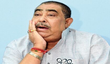 মৌনব্রত ভাঙলেন অনুব্রত! দলের ভরাডুবির কারণ হিসেবে সরাসরি কাঠগড়ায় তুললেন আইপ্যাক ও মমতাকে মৌনব্রত ভাঙলেন অনুব্রত! দলের ভরাডুবির কারণ হিসেবে সরাসরি কাঠগড়ায় তুললেন আইপ্যাক ও মমতাকে