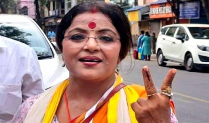 টলিউডে বড় চমক! ‘নিষিদ্ধ’ পরিচালকদের ঘরে ফেরানোর ডাক দিলেন পাপিয়া অধিকারী, নেপথ্যে স্বরূপ বিশ্বাস