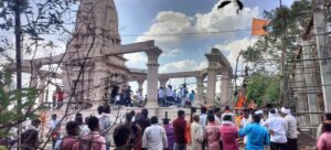 মহারাষ্ট্রের মন্দিরে ভয়াবহ বিপর্যয়: সভাকক্ষের ছাদ-পিলার ভেঙে মৃত ৫, ধ্বংসস্তূপের নিচে আটকে অনেকে