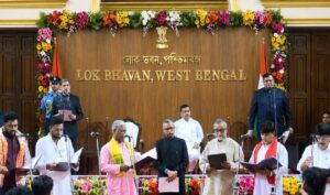 শুভেন্দুর টিম রেডি! একঝাঁক নতুন মুখ নিয়ে শপথ নিলেন ৩৫ মন্ত্রী, কার ঝুলিতে কোন দপ্তর?