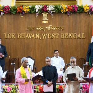 শুভেন্দুর টিম রেডি! একঝাঁক নতুন মুখ নিয়ে শপথ নিলেন ৩৫ মন্ত্রী, কার ঝুলিতে কোন দপ্তর? শুভেন্দুর টিম রেডি! একঝাঁক নতুন মুখ নিয়ে শপথ নিলেন ৩৫ মন্ত্রী, কার ঝুলিতে কোন দপ্তর?