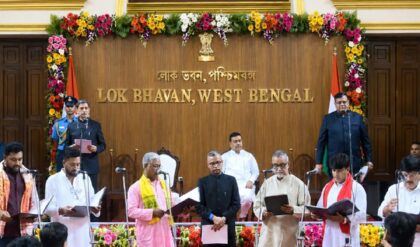 শুভেন্দুর টিম রেডি! একঝাঁক নতুন মুখ নিয়ে শপথ নিলেন ৩৫ মন্ত্রী, কার ঝুলিতে কোন দপ্তর?