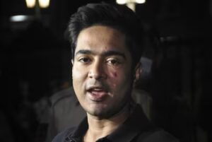 পৌরনিগমের নোটিস নিয়ে আইনি লড়াইয়ে অভিষেকের বাবা-মা, শেষ ভরসা হাইকোর্ট!