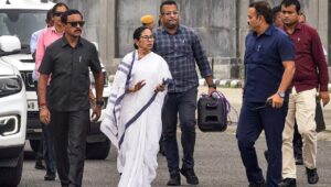 দল কি ভাঙছে? নেতৃত্বকে না জানিয়েই গোপন বৈঠক তৃণমূল বিধায়কদের, বাড়ছে অস্বস্তি!