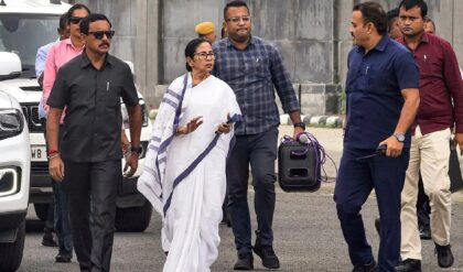 দল কি ভাঙছে? নেতৃত্বকে না জানিয়েই গোপন বৈঠক তৃণমূল বিধায়কদের, বাড়ছে অস্বস্তি!