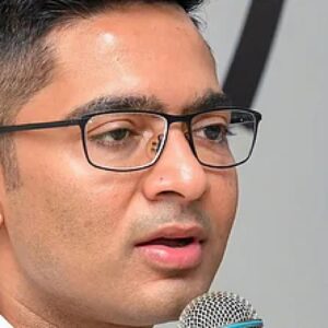 বিধানসভার পর এবার কি লোকসভাতেও বড় ভাঙন? জল্পনার পারদ চড়িয়ে দিল্লি পাড়ি অভিষেকের! বিধানসভার পর এবার কি লোকসভাতেও বড় ভাঙন? জল্পনার পারদ চড়িয়ে দিল্লি পাড়ি অভিষেকের!