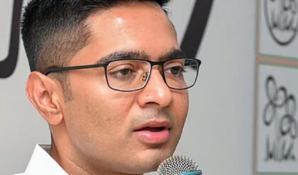 বিধানসভার পর এবার কি লোকসভাতেও বড় ভাঙন? জল্পনার পারদ চড়িয়ে দিল্লি পাড়ি অভিষেকের!