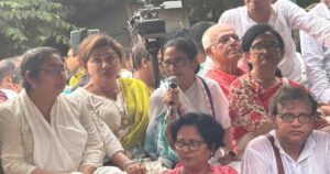 বিজেপি বনাম মমতা লড়াইয়ে নতুন মোড়! পুলিশের বাধা উপেক্ষা করে হ্যান্ড মাইকেই তোপ দাগলেন দিদি।